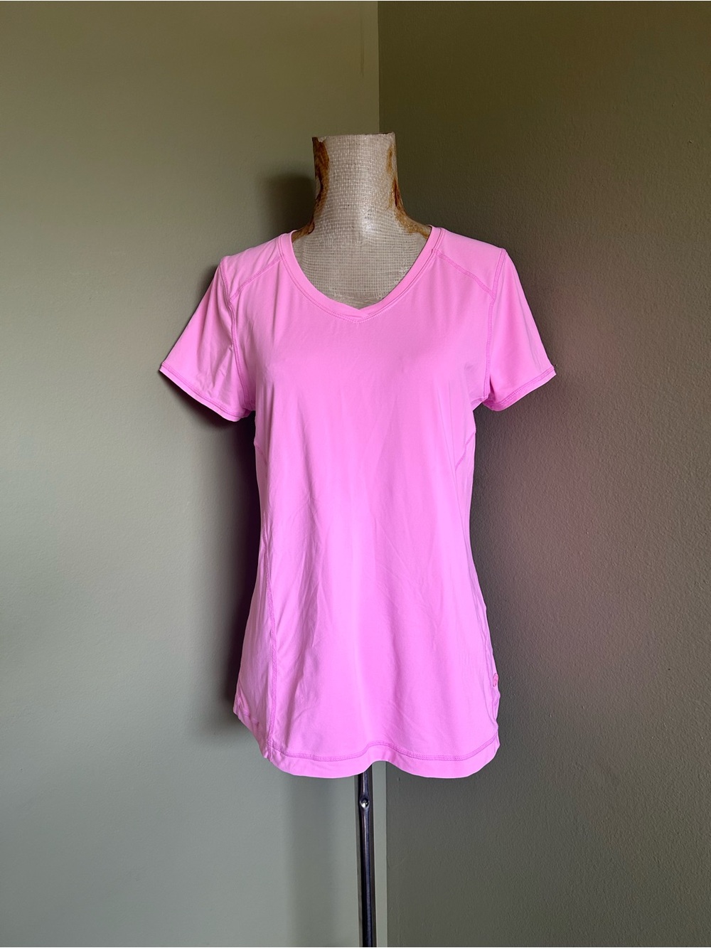 Lilly Pulitzer Luxletic Bright Pink V-Neck Stretch Short Sleeve Tee
